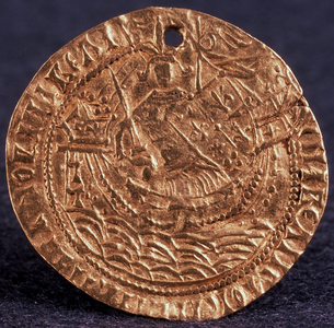 Golden coin representing a king on board his ship dating from the reign of Tsar Ivan III (1462-1505), 1471-90 (gold)