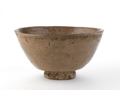 Tea bowl in the shape of an Ido tea bowl, Yamaguchi prefecture, Edo period, mid 18th-mid 19th century (stoneware with ash glaze)