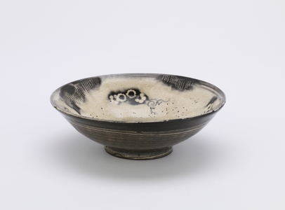 Individual serving bowl, Kyushu or Kyoto, Edo period, 18th-19th century (stoneware with white slip and cobalt pigment under clear glaze)
