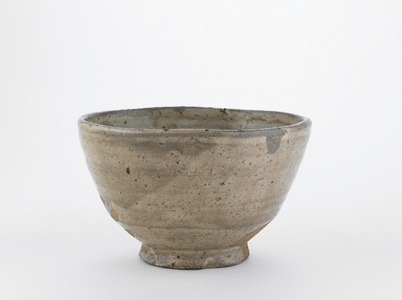 Tea bowl with intented rim, Hagi, Yamaguchi prefecture, Edo period (stoneware with white slip under wood-ash glaze)