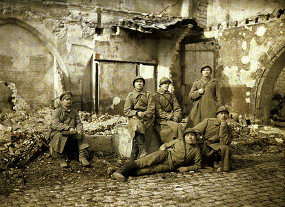 Group of Russian soldiers in the ruins, Reims, Marne, France, 1917 (autochrome)