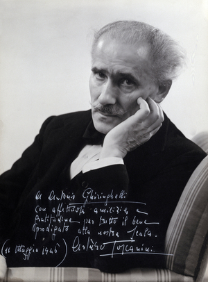 Portrait of the Italian conductor Arturo Toscanini (1867-1957) in the 1930s. Photography signed and dedicated to the director of the Teatro alla Scala Antonio Ghiringhelli on 11/05/1946
