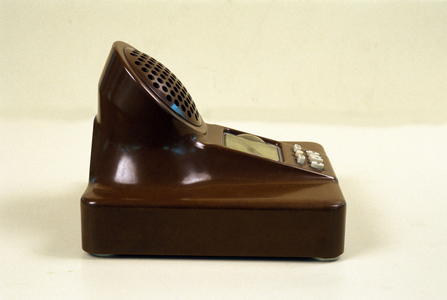 Italian design: radio Phonola produced by Luigi Caccia Dominioni, Livio and Pier Giacomo Castiglioni in 1939.