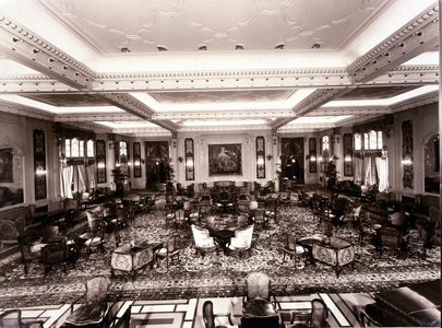 Interior view of the Italian Transatlantic Rex: a living room. 1933 approx.