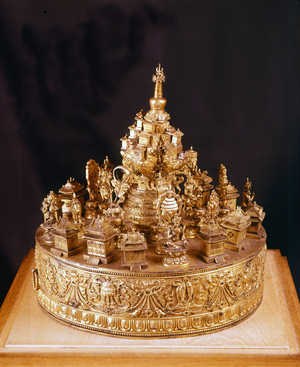 Mandala Tibetain: rare piece in scultpé gold bronze. The mandala is a view of the divine cosmos, in the center of which is Mount Merou, a mountain surmounted by the palace of the supreme god Indra and surrounded by four continents - Musée Guimet, Paris