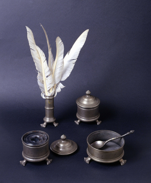 Necessary to write in tin and feathers, 16th century