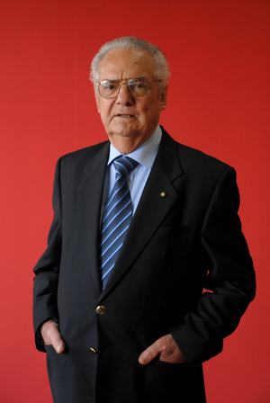 Portrait of the writer Shlomo Venezia. Photography 2008.