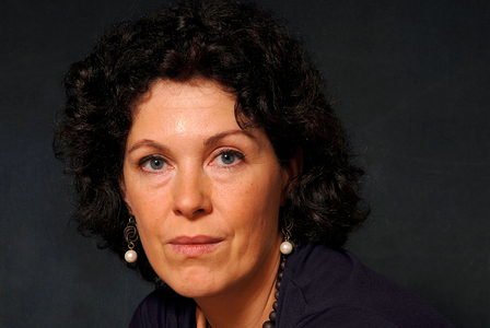 portrait of Rebecca Stott writer.