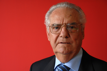 Portrait of the writer Shlomo Venezia. Photography 2008.