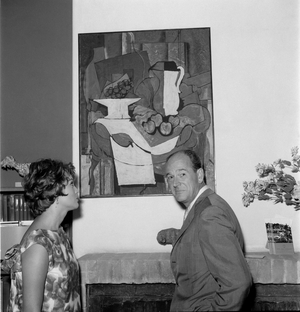 THE DIRECTOR ANTHONY MANN WITH HIS WIFE, THE ACTRESS SARITA MONTIEL IN VENICE AT PEGGY GUGGENHEIM HOME - 1958