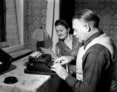 THE WRITER ERNEST HEMINGWAY IN CORTINA D'AMPEZZO (ITALY) - 1948 -