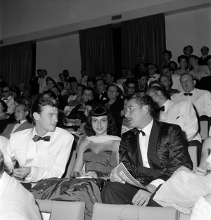 THE ACTOR ERROL FLYNN WITH THE ACTRESS LILLI GRECO AT XIV INTERNATIONAL FILM FESTIVAL IN VENICE LIDO - 1953