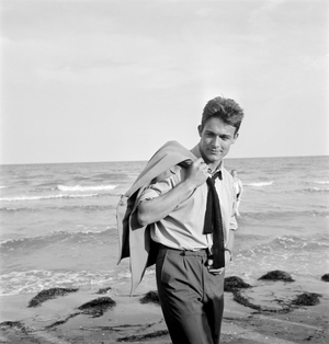 THE ACTOR JACQUES CHARRIER AT VENICE LIDO BEACH - 1961