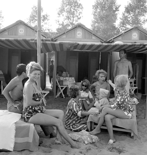 THE OPERA SINGER MARCELLA POBBE AT VENICE LIDO BEACH - 1958