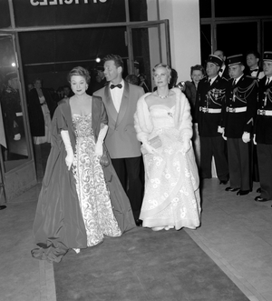 THE ACTRESS MICHELLE MORGAN WITH THE ACTRESS EDWIGE FEULLERE AND THE ACTOR JEAN PIERRE (Jean-Pierre) AUMONT - CANNES - 1954