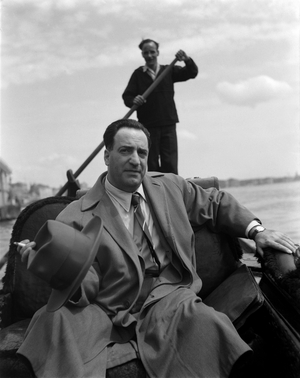 THE WRITER WILLIAM SAROYAN ON A GONDOLA IN VENICE - 1949