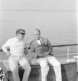 THE ACTOR LIAM REDMOND WITH THE DIRECTOR DESMOND O'DONOVAN AT VENICE LIDO BEACH - 1959 -
