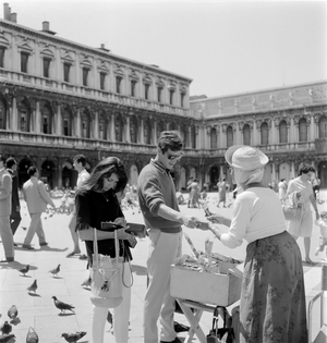 THE ACTOR JEAN-PAUL (jean paul) BELMONDO WITH HIS WIFE ELODIE IN VENICE - 1960