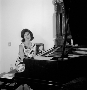 THE OPERA SINGER ROSANNA CARTERI AT HER HOME - PADUA - 1964