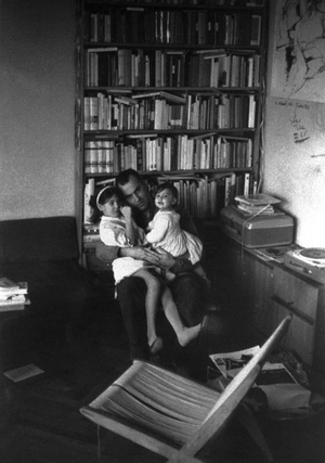 Composer LUIGI NONO with his daughters SERENA and SILVIA in 1965