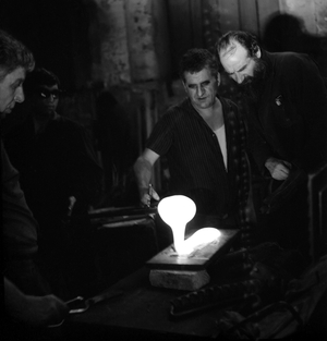 THE PAINTER EMILIO VEDOVA IN VENICE (WORKING IN MURANO GLASS FACTORY FOR THE MONTREAL EXPO) - 1966