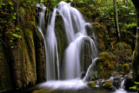 Waterfall, Plitvice Lakes National Park, Croatia (photo)