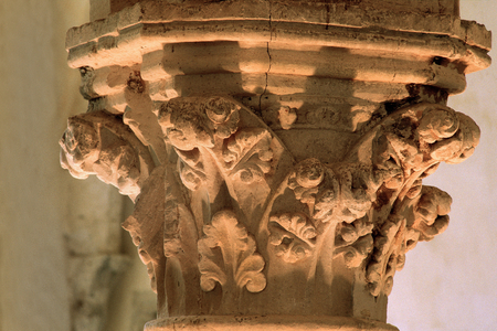 Toul (Department 54), Municipal Museum in the former Episcopal Palace, Corinthian capitals in the Gothic Hall of the 13th century.