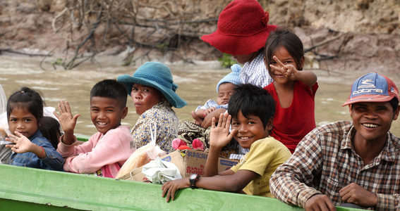 Family, Cambodia (photo)