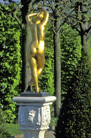 Statue in Herrenhauser Gardens, Hanover, Lower Saxony, Germany (photo)
