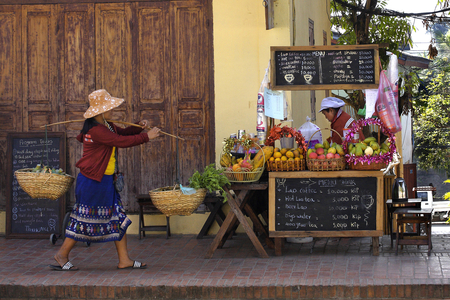 Laos, Luang Prabang, street scene (photo)