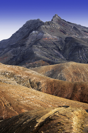 Mountain landscape, Island of Fuerteventura (photo)