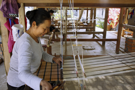 Laos, silk weaving (photo)
