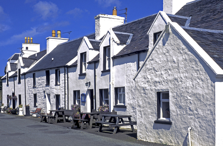 Isle of Skye, small port of Stein, Scotland (photo)