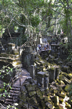 Piles of sandstone blocks, ruins, Beng Mealea Buddhist temple, Angkor site, Cambodia (photo)