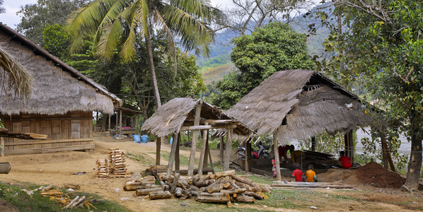 Laos, Northern Province, Hmong village, daily life (photo)