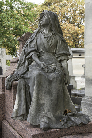 Pere Lachaise cemetery, Paris (photo)