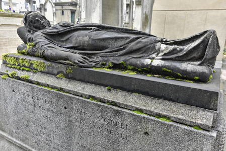 Lying sculpture , (photo)