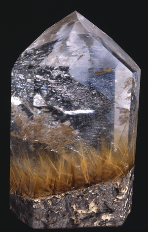 Quartz inclusion of rutile “” Venus hair””