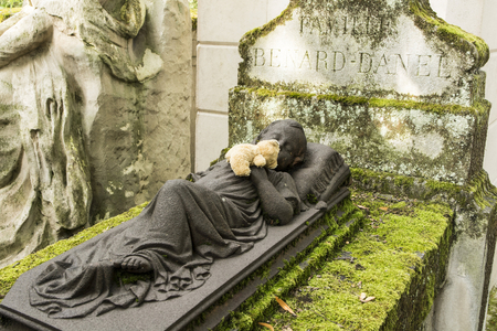 Pere Lachaise cemetery, Paris (photo)