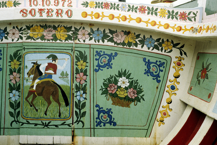 Narrow boat painted decoration (photo)