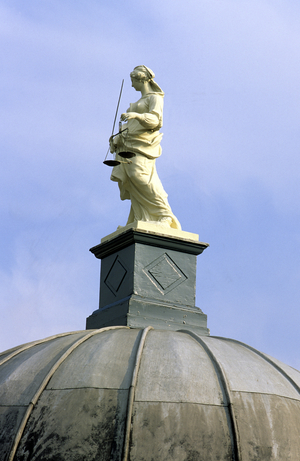 Statue of Justice, Buttercross, Bungay, Suffolk (photo)