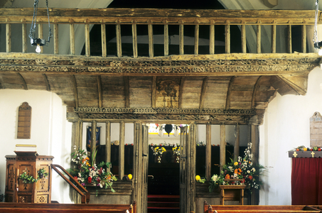 View of the rood screen (photo)