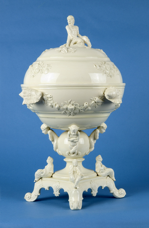 Cocklepot on stand, Leeds, c.1790 (creamware)