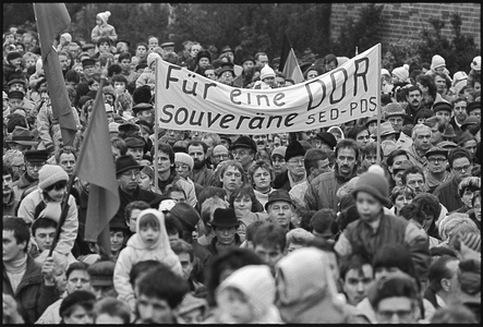 Demonstration for the continued statehood of East Germany on the anniversary of the assassination of Karl Liebknecht and Rosa Luxemburg, Berlin, 14th January 1990 (b/w photo)