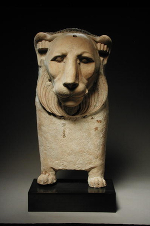 Lion couch end (stucco)