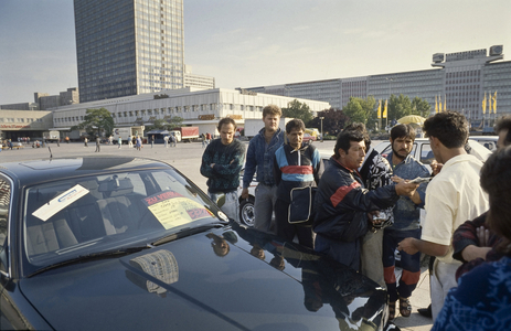 Used car seller on Alexanderplatz after the fall of the Berlin Wall, 1990 Fall of the Berlin wall, used car salesmen at Alexanderplatz, Alexander Square, 1990, Berlin, Germany, Europe Photo Norbert Michalke