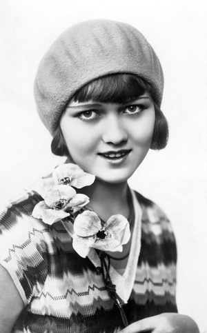 Portrait of woman with hat and fashion feur from the 1920s.