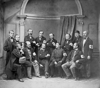 German Red Cross (Red Cross) doctors and medical assistants. 1880 approx. Historic photograph, Rotes Kreuz, Red Cross, paramedics, around 1880