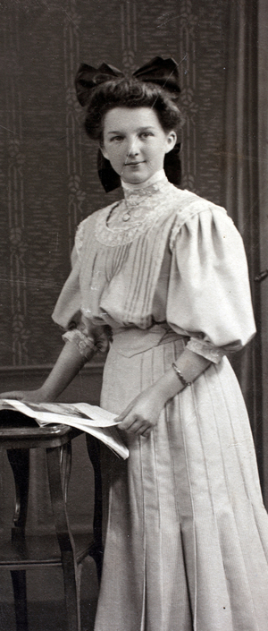 Portrait of an elegante young woman in 1900, Germany