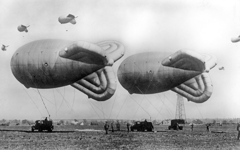 Military aviation: zeppelin of the German army. Photograph around 1916